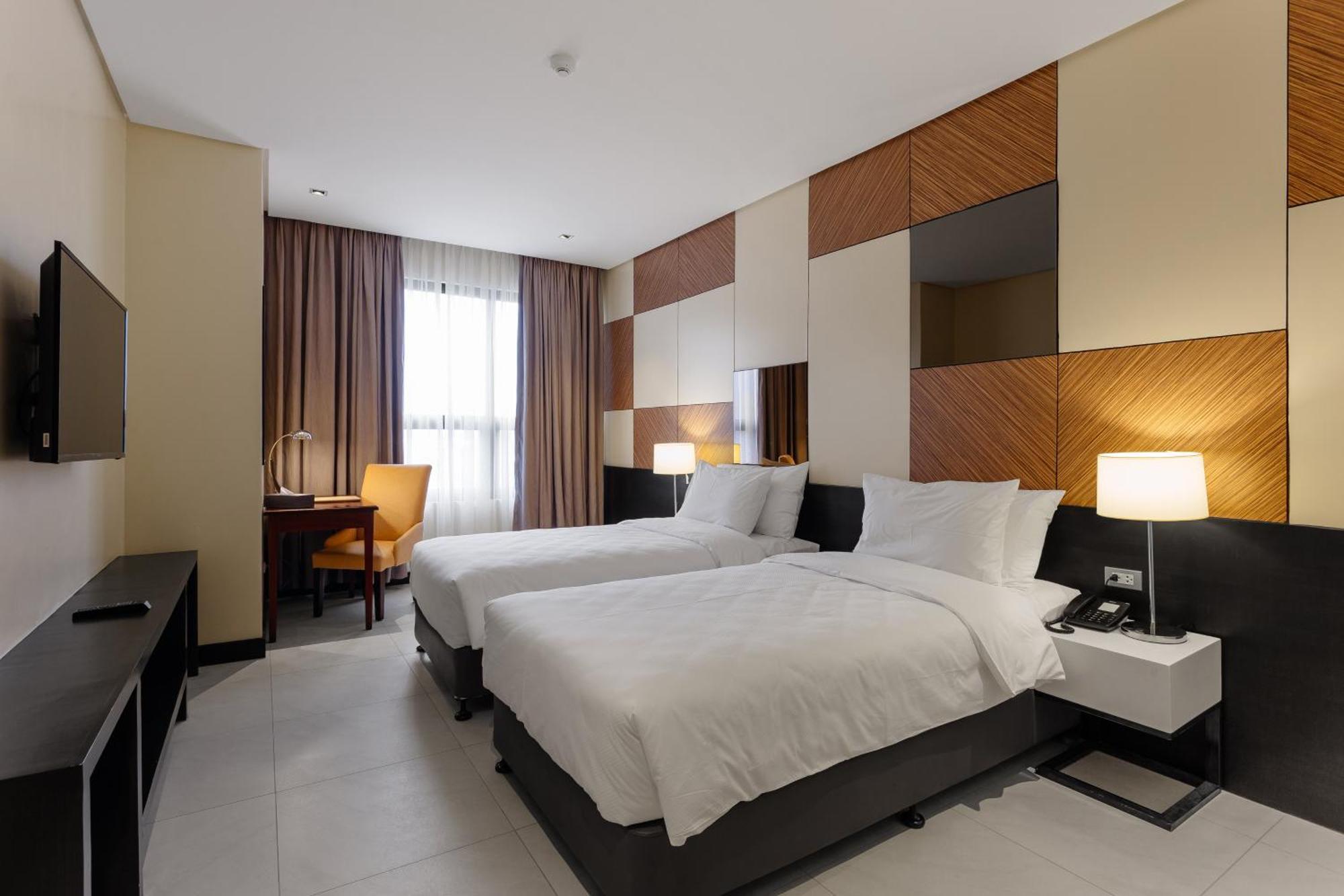 Summit Hotel Tacloban Exterior photo