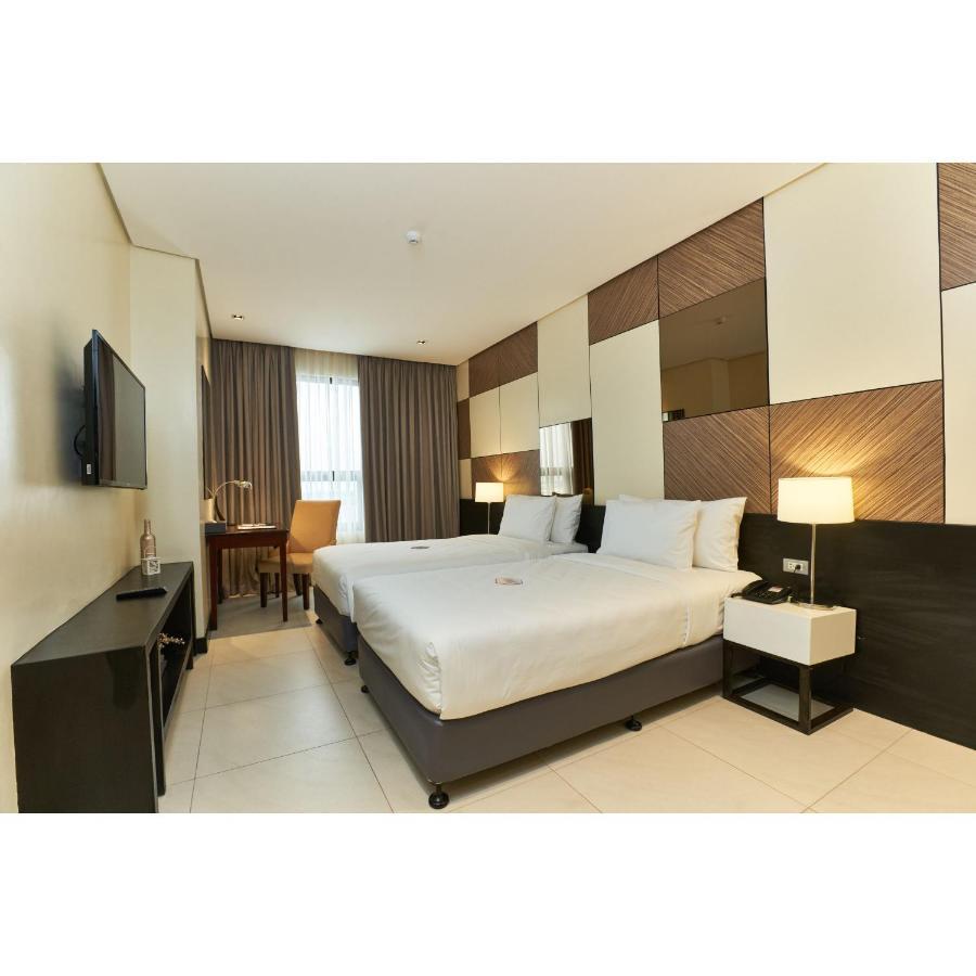Summit Hotel Tacloban Exterior photo