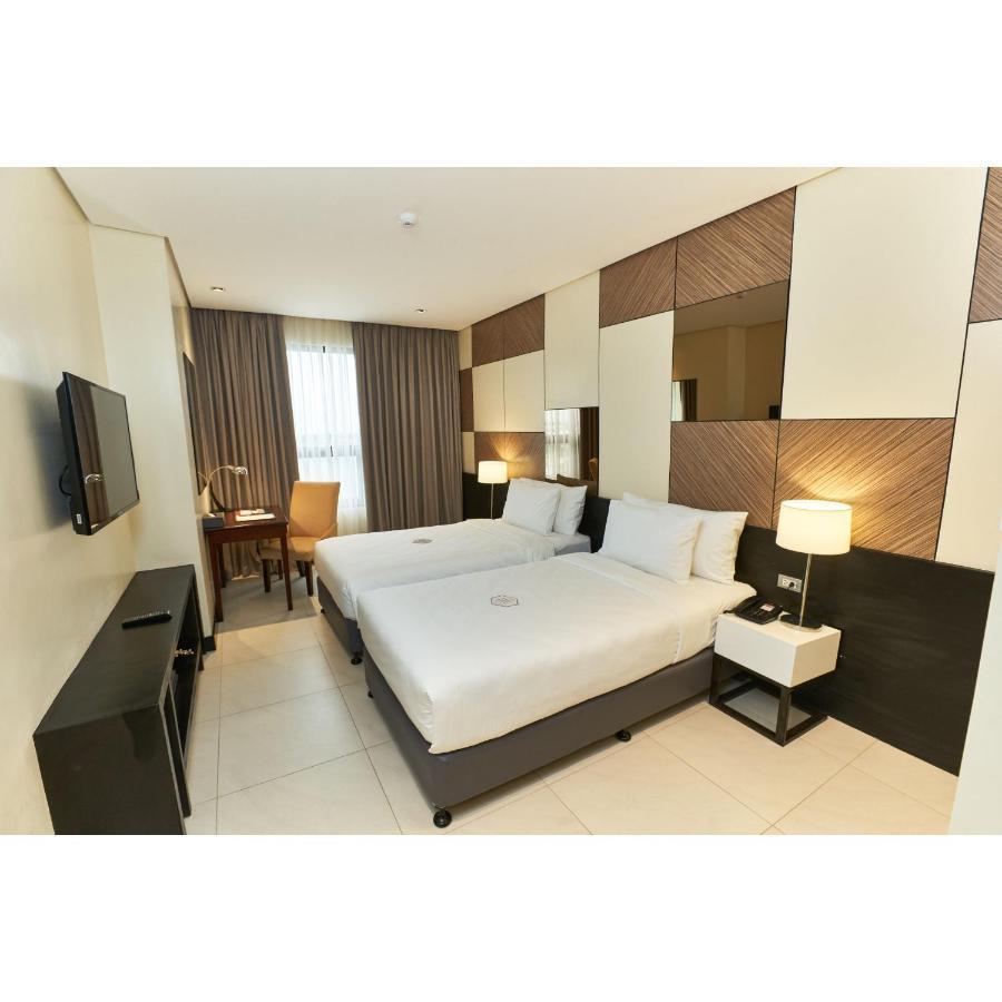 Summit Hotel Tacloban Exterior photo