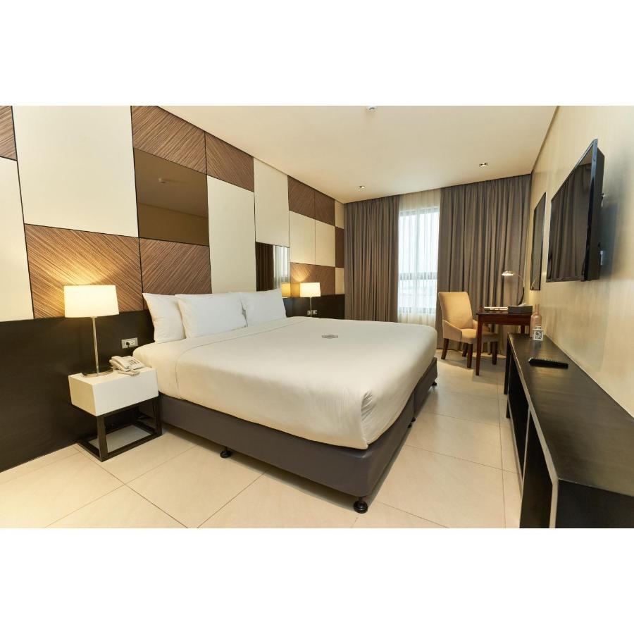 Summit Hotel Tacloban Exterior photo